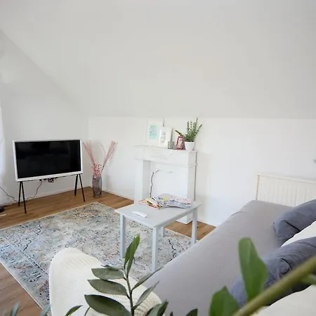 P-hosting Kitten Manor Apartment *